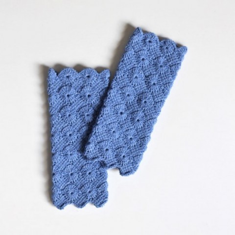 手編み アームウォーマー (ウール×綿) イタリア産 レース糸 サックスブルー 長さ20cmサムネイル