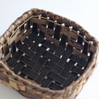 沢胡桃の置きかご 籠 (小物入れ) 網代編み 表皮の薄皮剥がれあり04
